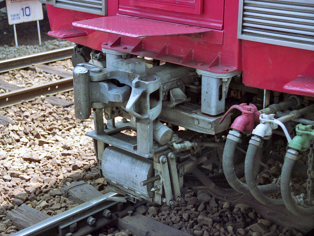 車両の“顔”を形作る「連結器」が、鉄道によって違うのはなぜ？ 2ページ目デイリー新潮
