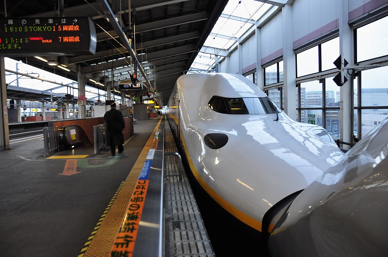 連結器カバーを開けた新幹線 写真素材7582988- フォトライブラリ