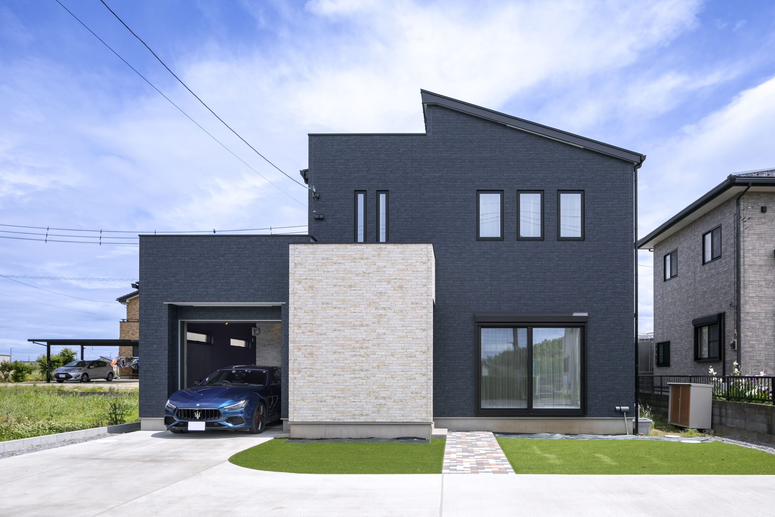 2階建てガレージの増築リフォームの費用は？既設車庫に部屋やプレハブの増設相場もご紹介－リフォらん