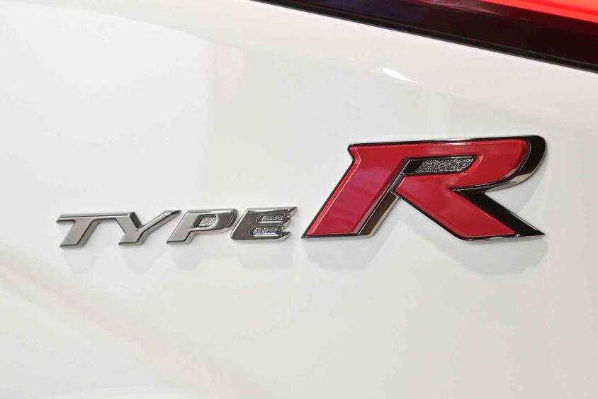 なぜ、自動車メーカーのロゴは二次元化しているのか？しじみ デザインを語るひと