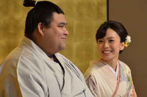 高安「ハッピーな家族に」 杜このみさんと披露宴スポーツニュース四国新聞社