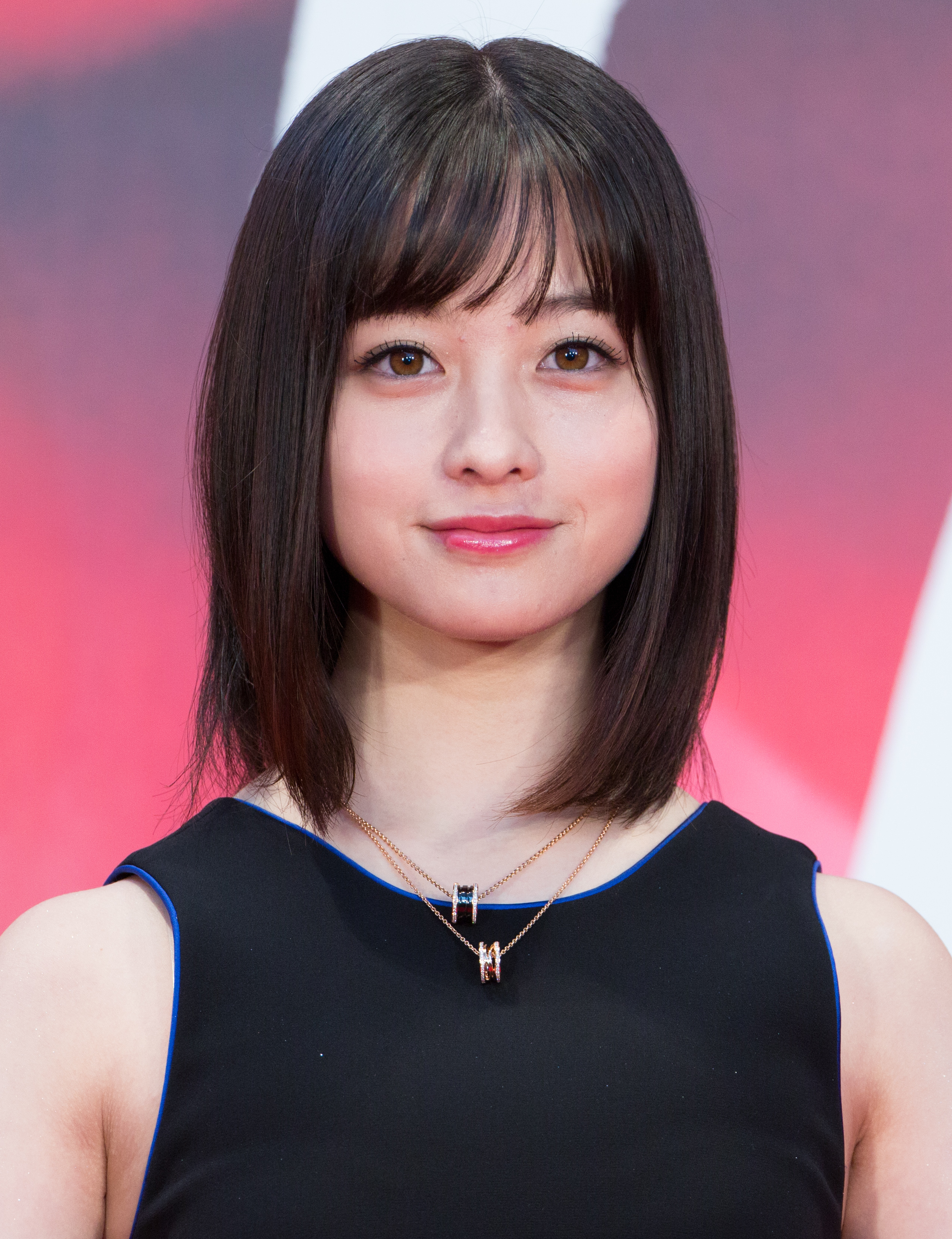 橋本環奈“妖精カンナ”姿で大野拓朗と再会 「組長、身長伸びました？」 | mixiニュース