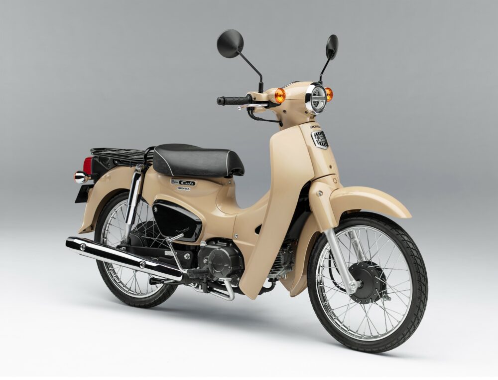 軽快さが劇的に向上！ 見た目も走りも一新したホンダの新型「フォルツァ」 - 価格.comマガジン