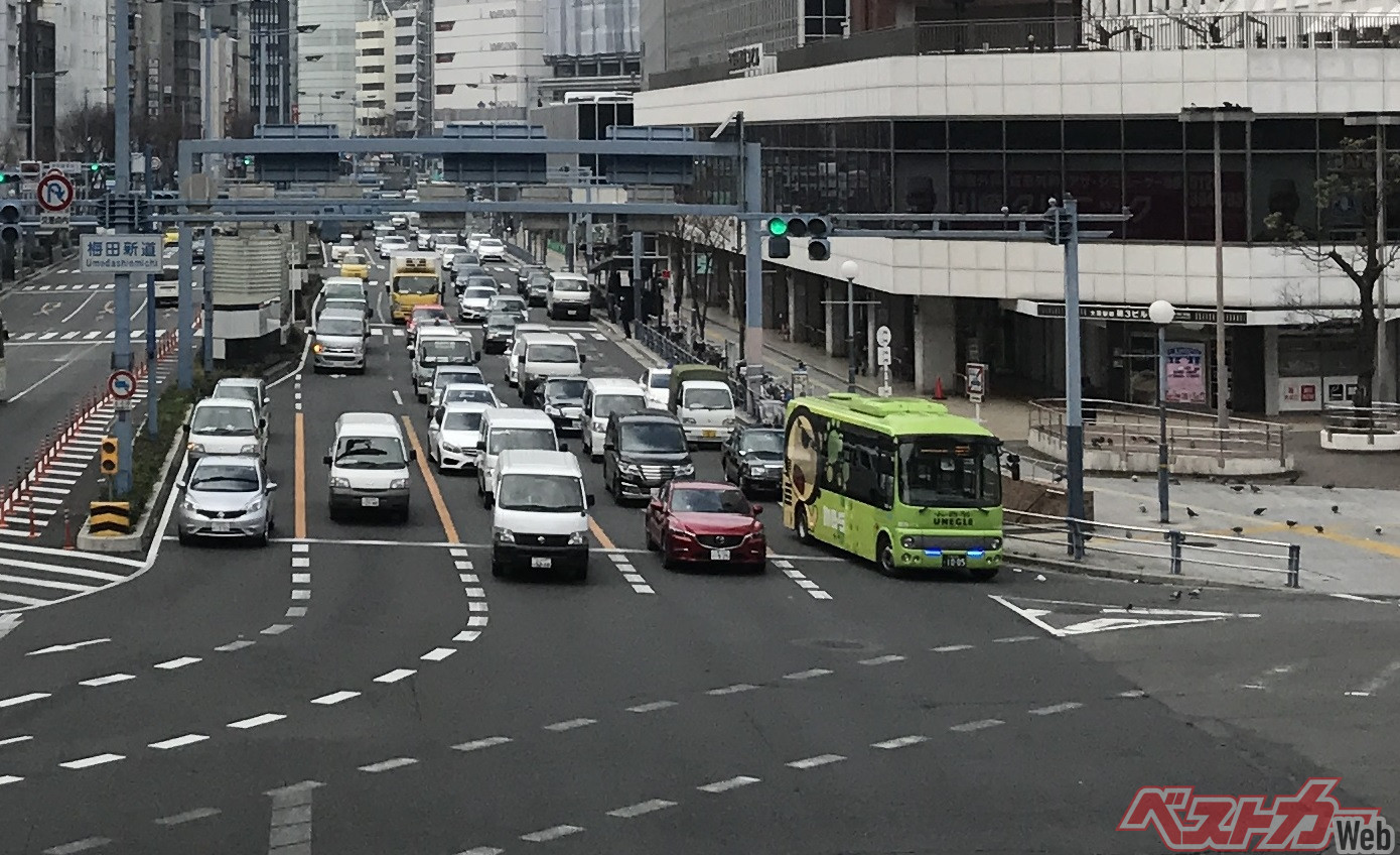 路面標示 実線・破線・白色・橙色の種類と意味りゅ～く.net