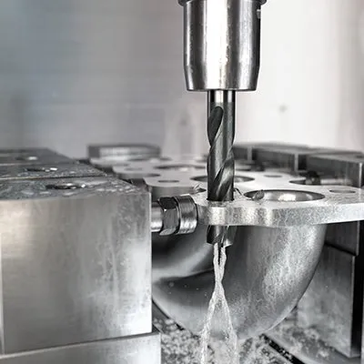 高硬度鋼のドリル穴加工に3工程なんて時代遅れ！？高能率な穴あけで短時間で仕事を終わらせる裏技を暴露