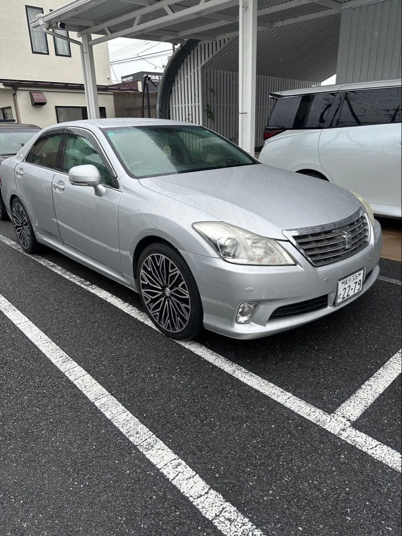 モダンなデザイン要素とスタイリッシュな合金ホイールをフィーチャーしたプロファイルで表示される洗練された銀セダンイラスト素材透過、PNGフリー画像ダウンロード- Pngtree