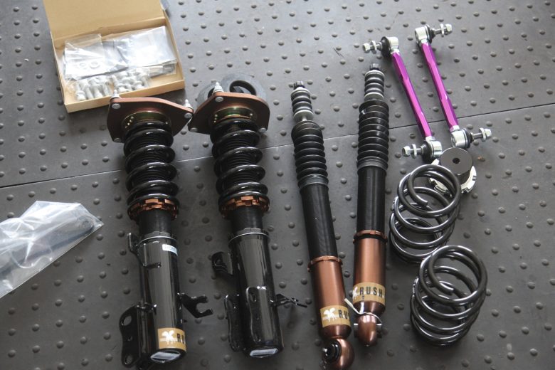 キューブのホイール交換・車高調整・キューブ Z12・DIYに関するカスタム事例車のカスタム情報はCARTUNE