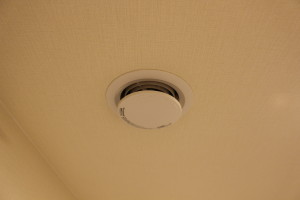 月1回のお掃除習慣！ ぺりっとちぎって貼るだけでお掃除完了 ほこりの侵入を防ぐ 弱粘着通気口フィルター 丸型・角型対応 の会フェリシモの雑貨Kraso クラソ フェリシモ 公式通販