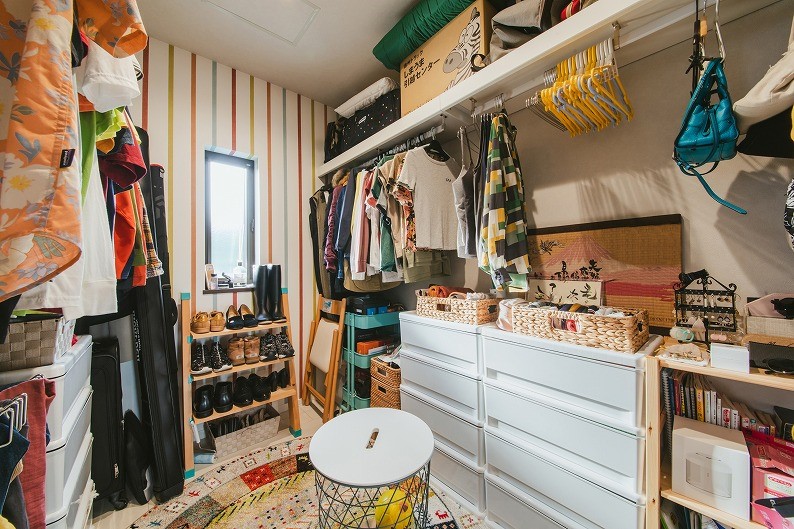 服選びがしやすい工夫が満載のクローゼットをチェック！片付け上手のルームツアーワーキングマザー的 整理収納 ＆ 北欧インテリア