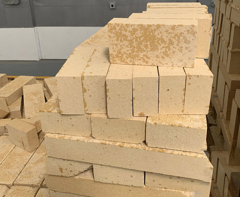 DIYで自作ピザ窯の作り方 耐火レンガを選ぶいち歩