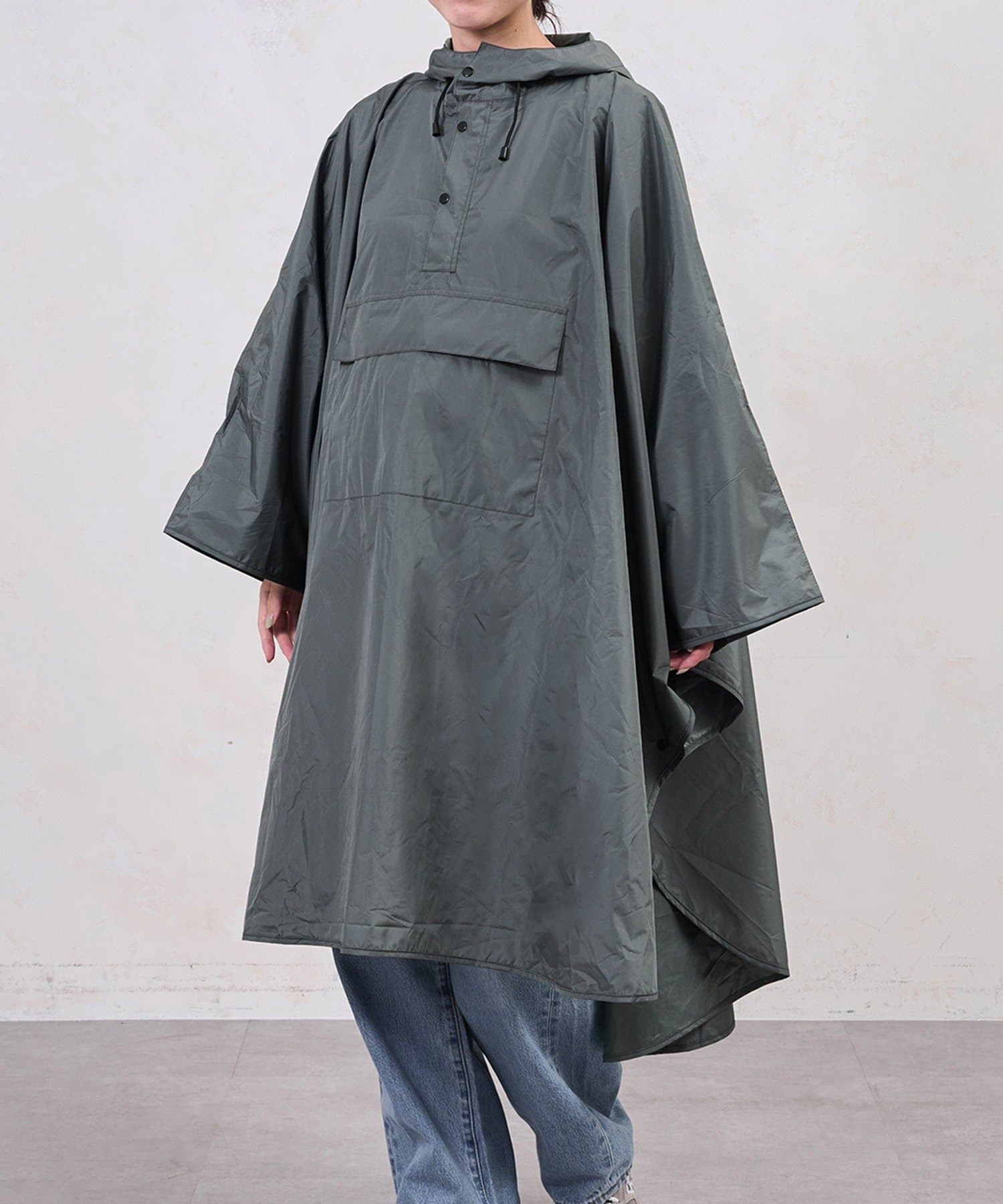 ファミマがコンビニ業界初のファッションショー“ファミフェス”を開催！ 大人気「コンビニエンスウェア」を着た吉田鋼太郎＆八木莉可子もモデルとして登場Vogue Japan