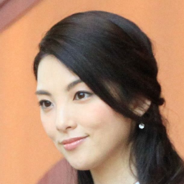 35歳で可愛いだけじゃダメですか？」人気女優の問いかけ＆近影が話題「一生キャピキャピして」「10代の頃より圧倒的に好き」(西スポWEB otto!)  -