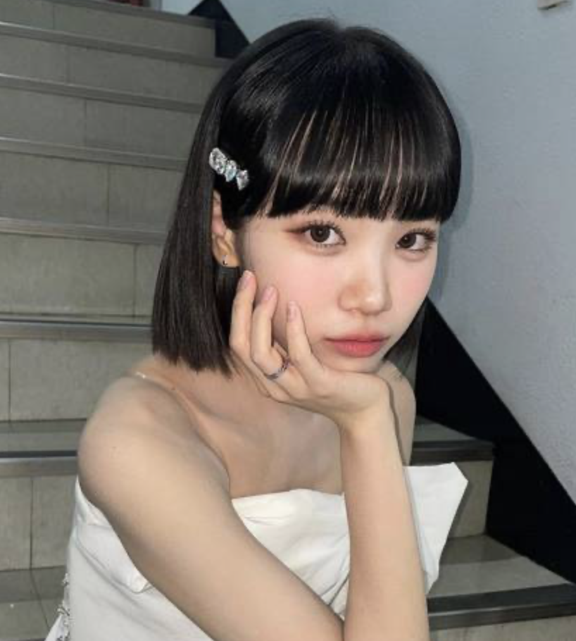 フルバングとは？トレンドの前髪カット方法&スタイリングを紹介 -ftn