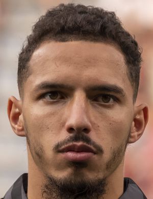 サッカーの背番号4番の意味とは？有名選手やポジション・イメージを紹介