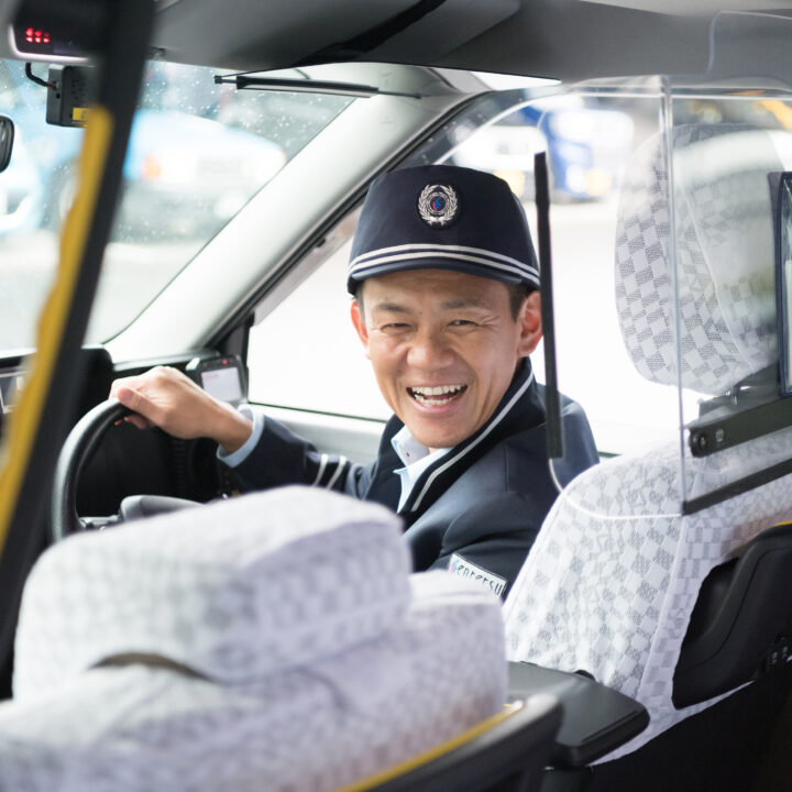 2025年版 タクシー運転手の年収を地域別に調査！給与の仕組みも徹底解説プレックスジョブマガジン