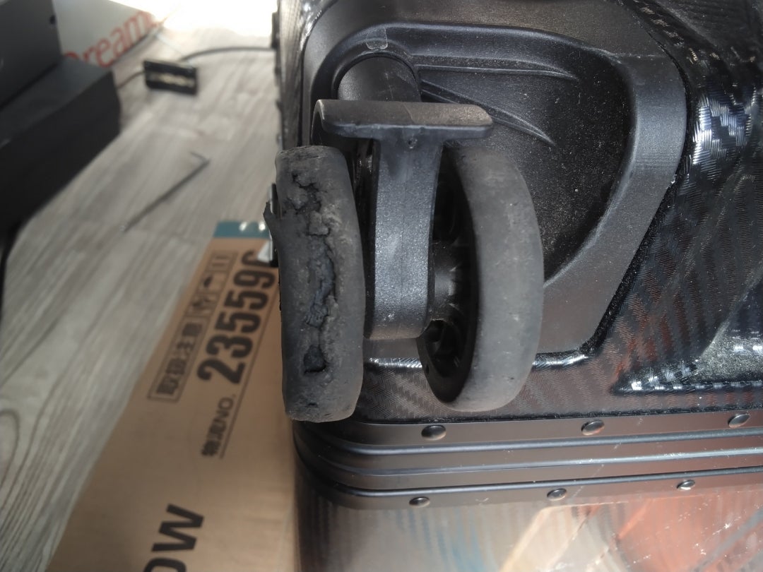 ＤＩＹ スーツケースのキャスター修理- 気ままなＤＩＹ、山登り、時計いじりなどなど