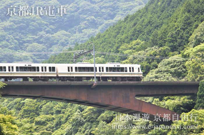 京都市内の混雑緩和のため臨時増発へ！ JR西日本嵯峨野線臨時列車運転 2023年4月～鉄道時刻表ニュース