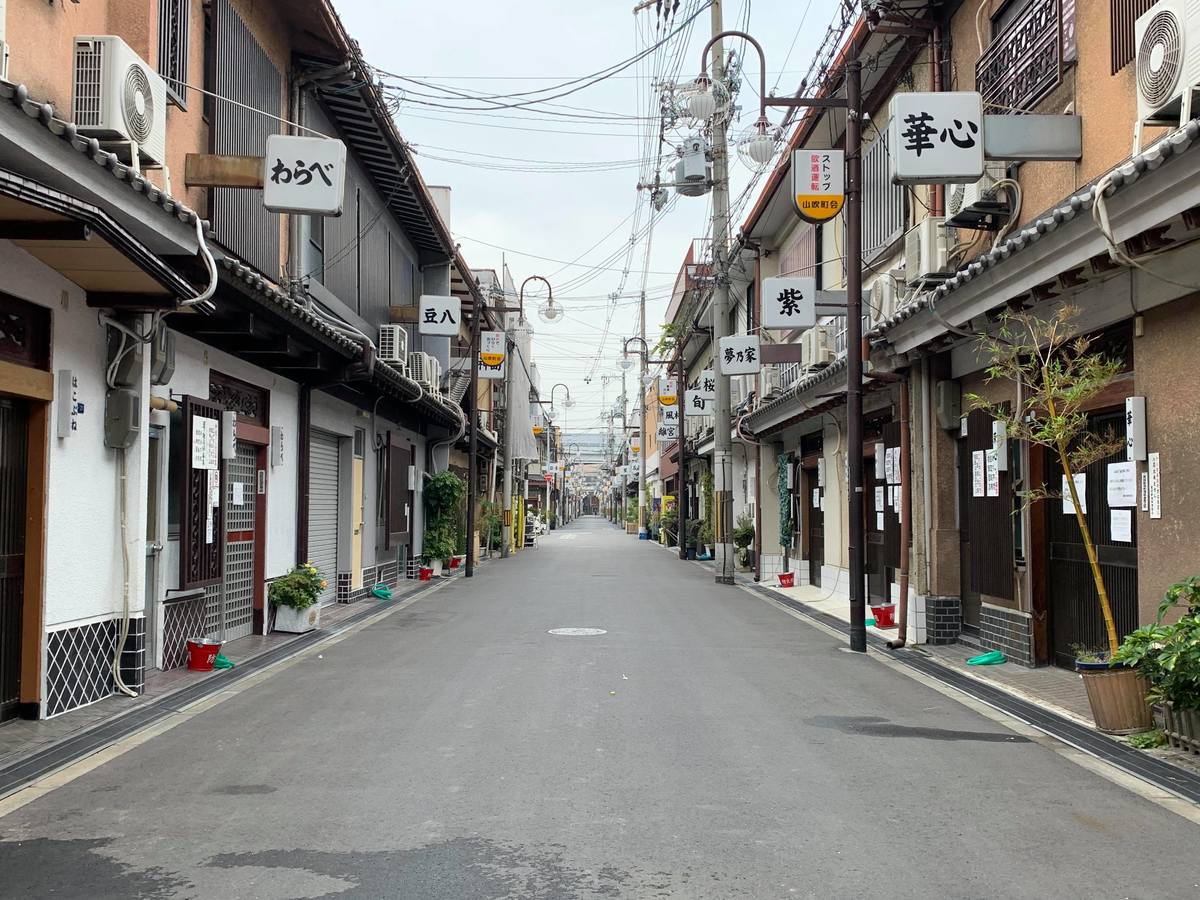 飛田新地、安倍氏国葬当日は全店休業 「弔意示したい」 大阪 [写真特集1/2] |