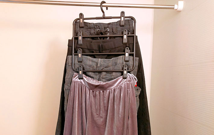 ダイソーの「ステンレスズボンハンガー」220円だけど買いです