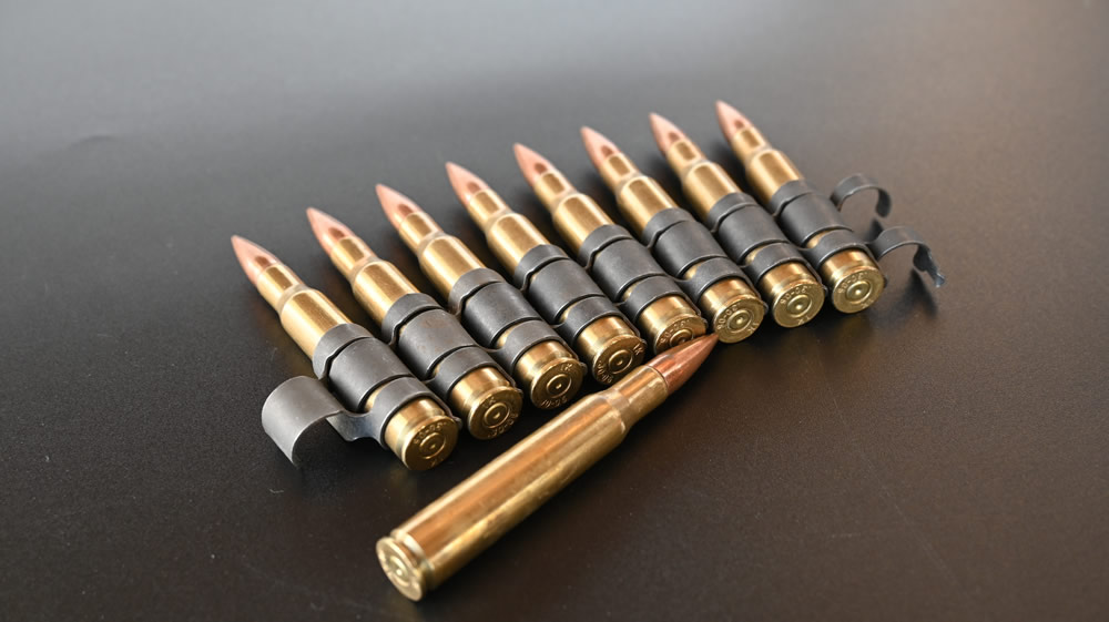 コレの事か? ダメ! バラしても銃は銃でしょ! 銃は弾とバレルがないと撃てないー ナイトホークは俺の相棒だ! コレだけは持って行くー - ザ・ファブルアル