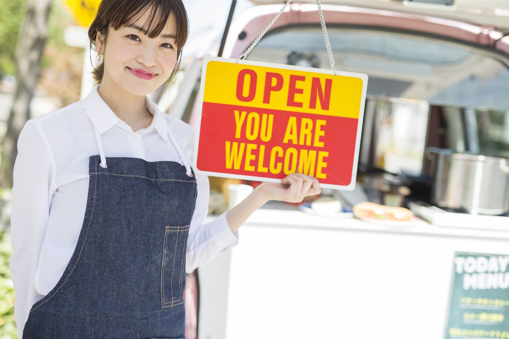 キッチンカーと屋台、移動販売車の違いを徹底比較！ あなたに合う開業スタイルは？モビマル