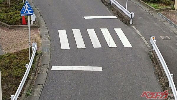 最近増えている横断歩道予告標識道路標識マニア