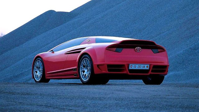 トヨタが2004年にイタルデザインと共同で開発した「アレッサンドロ・ボルタ」。発売されていたら世界が変わっていたであろう、「V6をミドシップにマウントしたハイブリッド4WDスーパースポーツ」- Life in the FAST LANE