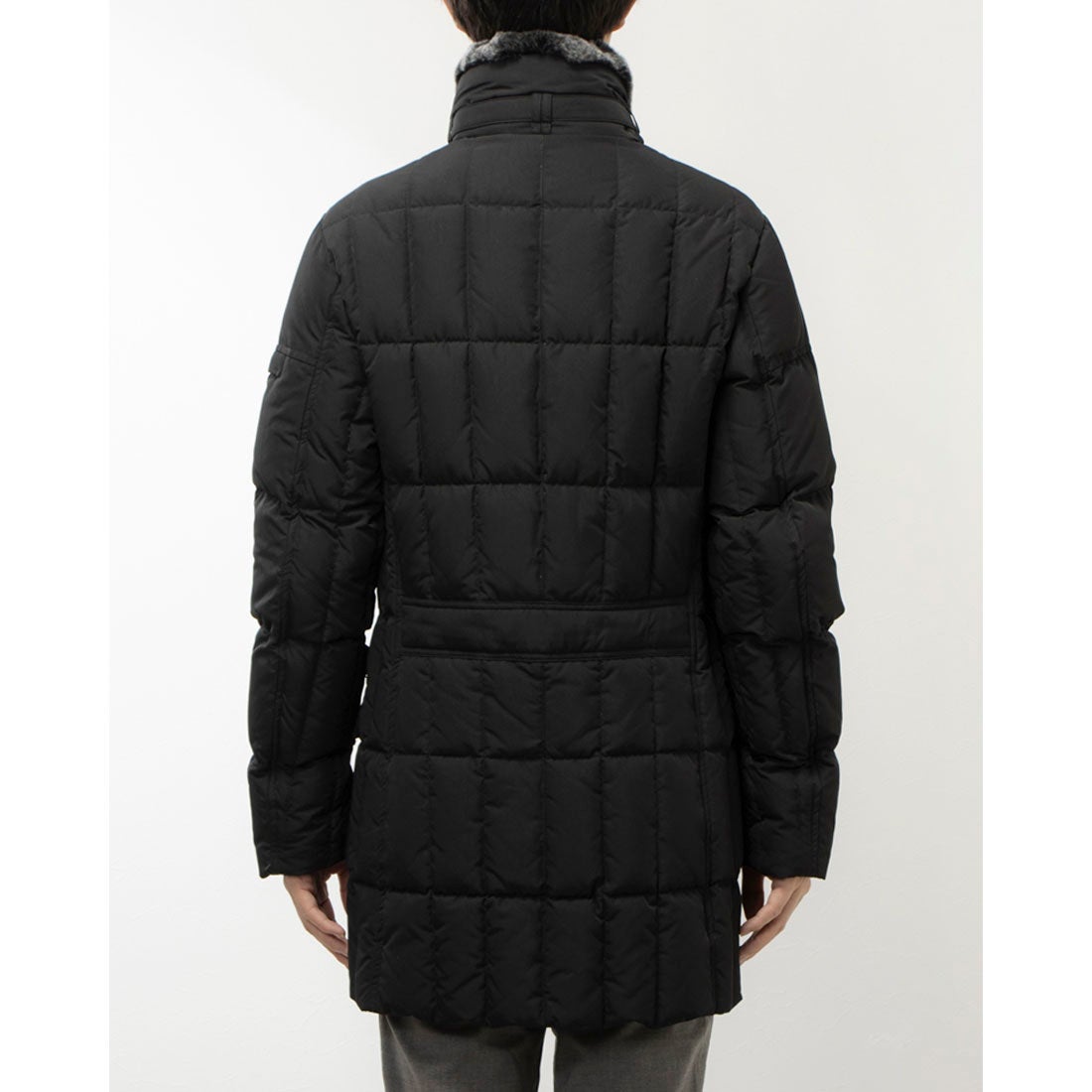 韓国アイドル風三つ編み ヘアアレ🇰🇷❣️保存してトレンドストック！ NewJeansやITZYなど今をときめく韓国アイドルたちに人気なのが、 三つ編みをアレンジしたタウンモリ☝🏻 本日は人気ヘアメイク直伝の HOW TO を4つご紹介。編み方をちょっと工夫するだけで