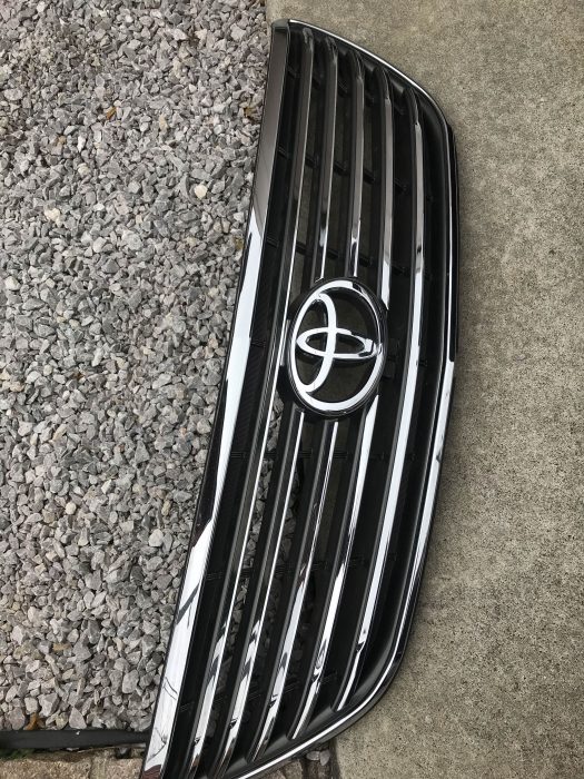 ハリアーの鷹エンブレム・交換・無償交換に関するカスタム事例車のカスタム情報はCARTUNE