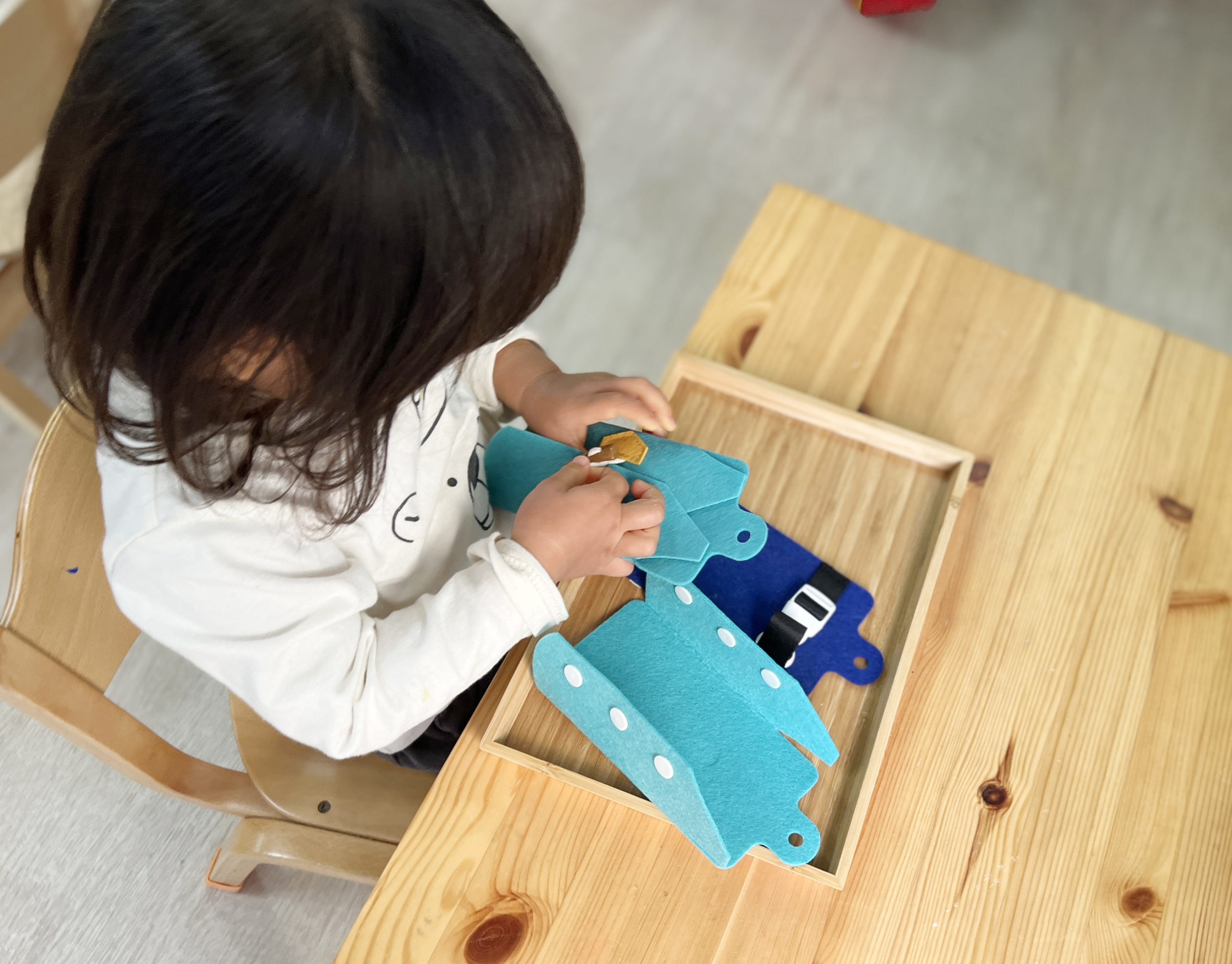 こんばんは♪ 今日は寝不足でフラフラしながら買い出し💦 ⁡ ⁡ さてさて ダイソーで今話題の知育玩具 ようやくゲット出来た！全８種あるんだけど１種類だけ見当たらず💦 とりあえず７種類購入しました！ ⁡ こちらのシリーズは 手先トレーニングシリーズ‼️ ⁡ ３歳以上の