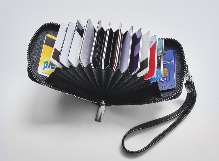 moz 牛革二つ折りコンパクト財布BOOK BLACK ver. ＜セブン限定＞付録ネット発売日カレンダー