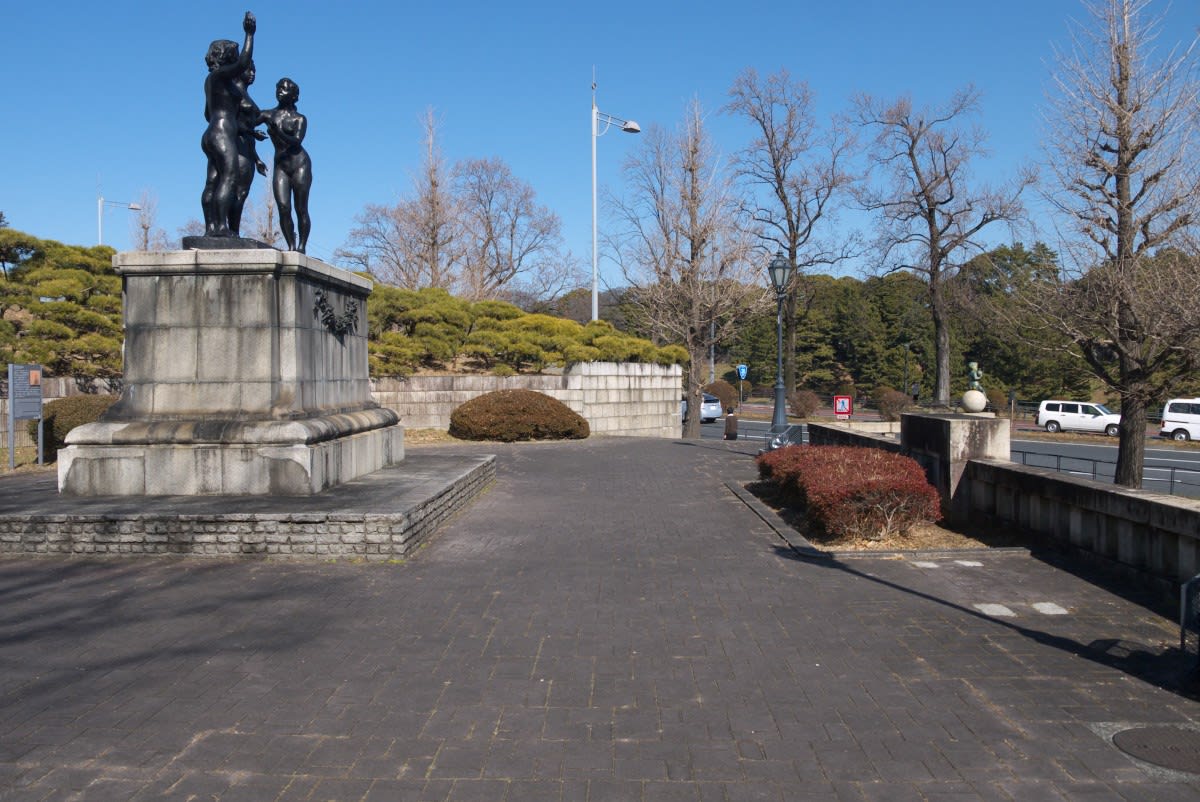 最高裁庁舎の中には何がある？ 裁判の活気と冷静を表すタペストリー、正義像荘厳な空間にひそむ物語：東京新聞デジタル