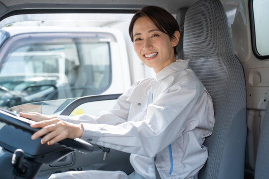 トラック運転手の写真素材写真素材なら「写真AC」無料 フリー ダウンロードOK