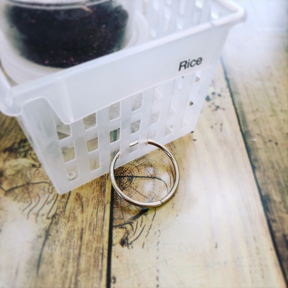 ダイソーでカードリングを購入したのですがほとんど硬すぎて開きま- Yahoo!知恵袋