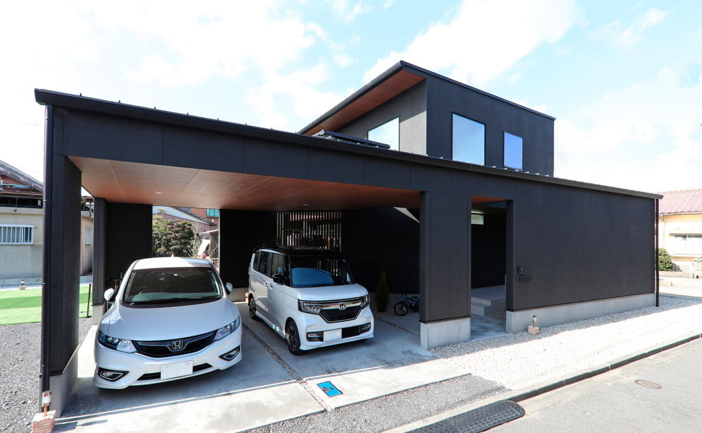 ２階建ての車庫兼物置株式会社 西尾