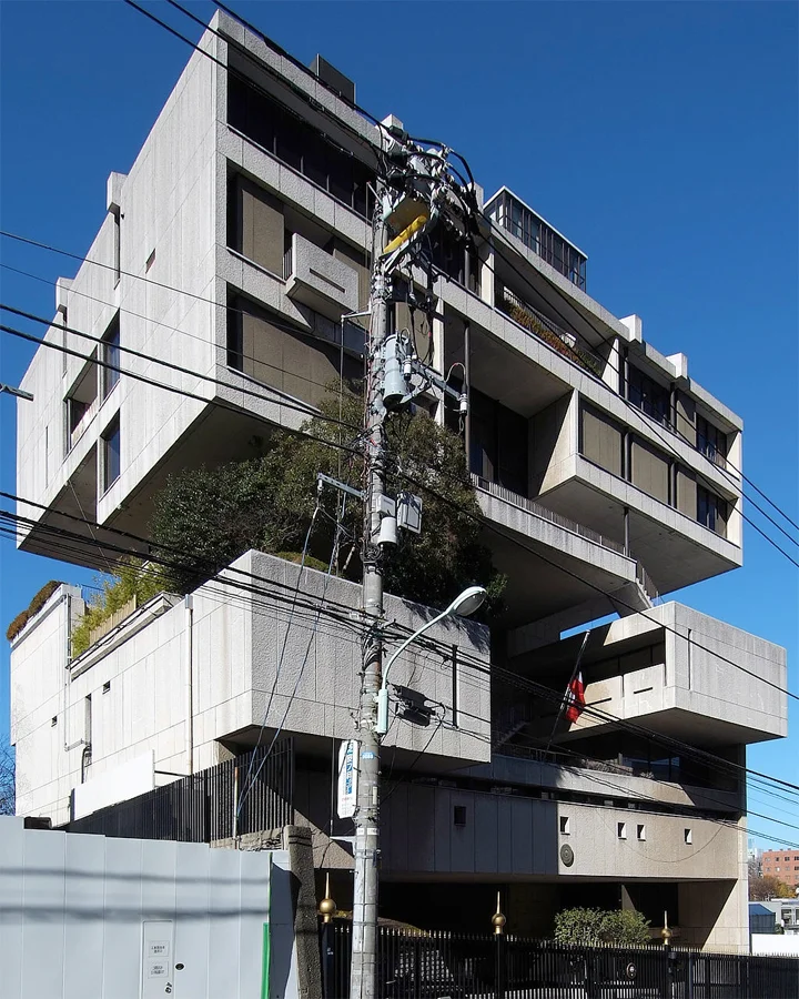 ◇コクーンタワー 新宿 丹下健三の息子、丹下憲孝の丹下都市建築設計の設計。親父の作品・東京都庁と、息子の建築 ・コクーンタワーが並んでいます。2019年、世界の建築家が選んだ過去50年で最も影響力のある高層ビル50選にも、日本の建築物から、“唯一”選出されています