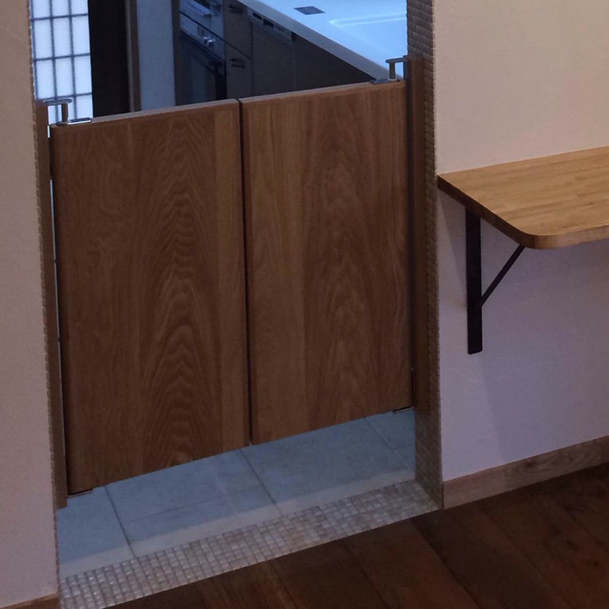 スイングドア ヒンジ 両開き用 5250S シルバー ドア 丁番 扉2枚分セットあかばね金物.オンライン