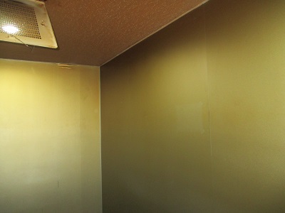 タバコ臭・ヤニの黄ばみに張り替えより安い壁紙塗装