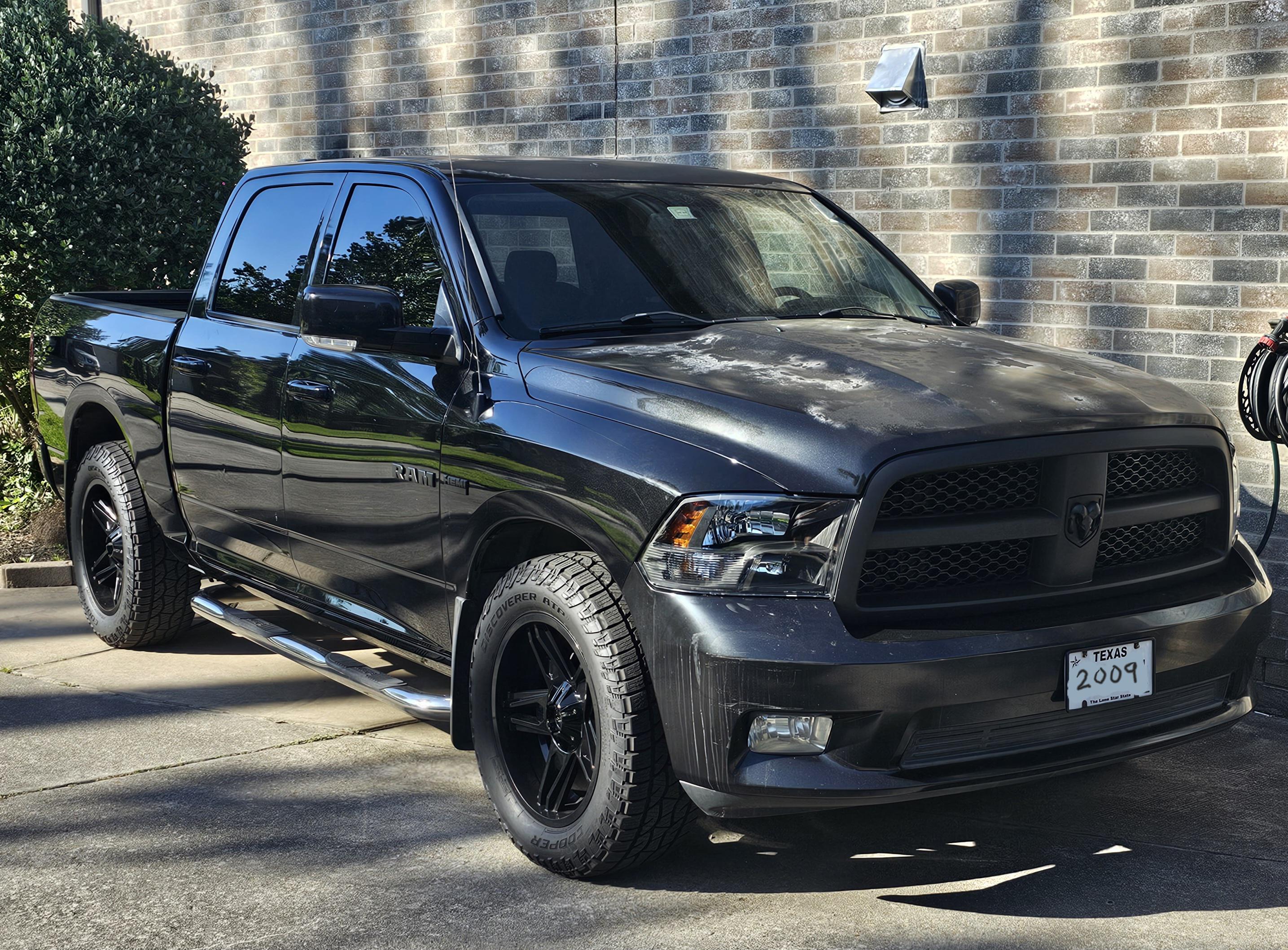 三菱自動車「トライトン」の人気色をプロが徹底解説 全カラーバリエーションもご紹介！ プロ徹底解説CARPRIME カープライム