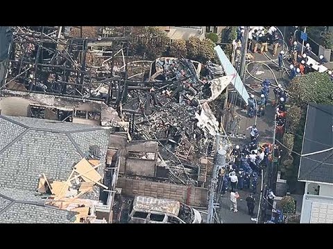 小型機墜落 ：航空事故調査官が八尾空港の滑走路を検証写真特集1 8毎日新聞