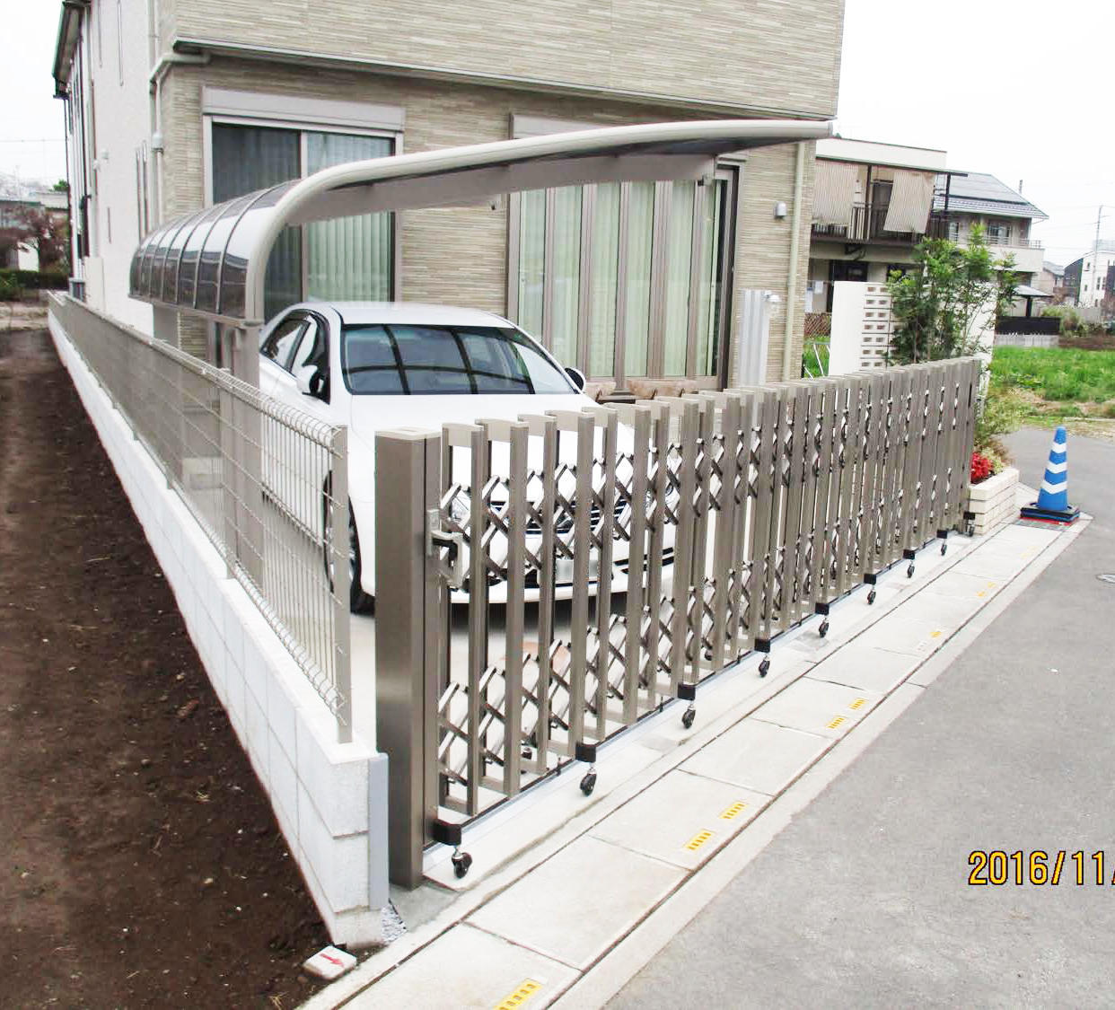 おしゃれな駐車場の外構事例デザイン・使い勝手を両立した駐車スペースのつくり方つくばガーデンイオンモールつくばエクステリア展示場