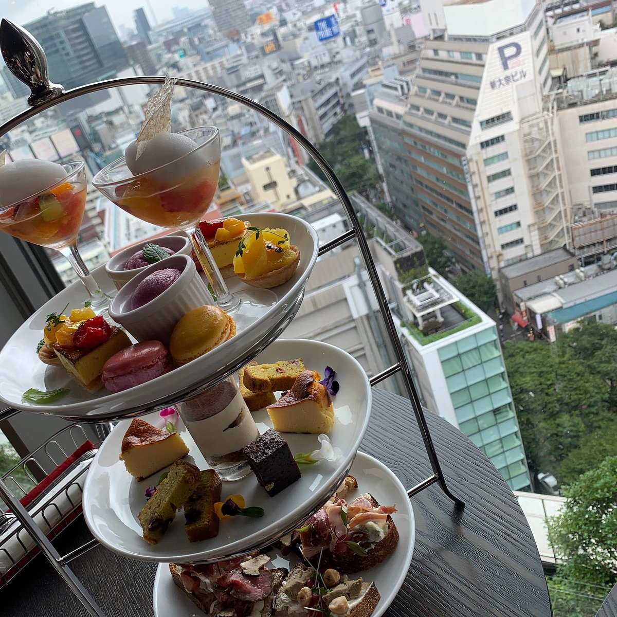 11 12 渋谷の“いま”をたのしめる、渋谷の絶景スポット『Legato Sky Lounge』が『CAFE Legato』として生まれ変わります！株式会社グローバルダイニングのプレスリリース