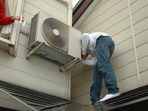 エアコンの室外機の取付の注意点！！ヤカベデンキです 家電販売 リフォーム 他、住まいのお困り事は、お任せください