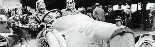 アウディのロゴはステータスシンボル！新ロゴ追加と「フォーリングス」の歴史を解説中古車の ネクステージ