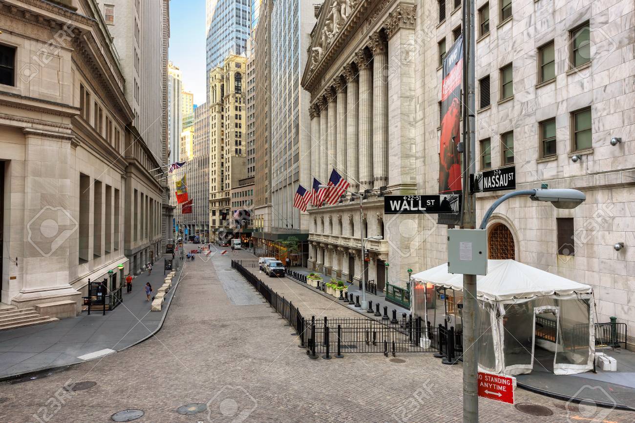 ニューヨーク・ウォール街の街並み 写真素材6479313- フォトライブラリ