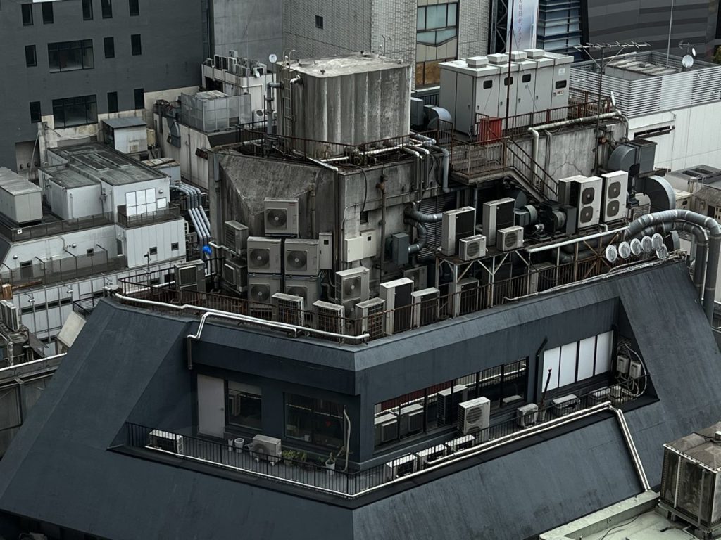 屋上大型エアコン室外機周囲に融雪マット施工サンライズ工業株式会社