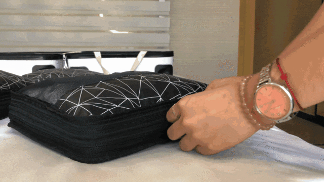 圧縮ポーチが旅行、帰省のパッキングに便利だった。 圧縮袋との違いと人気の理由は？ 使い方のコツも紹介