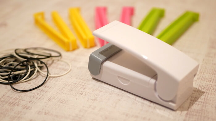 100均セリアの『チャック付きポリ袋 B7 厚手』が透明な縦長で丈夫！買てみた