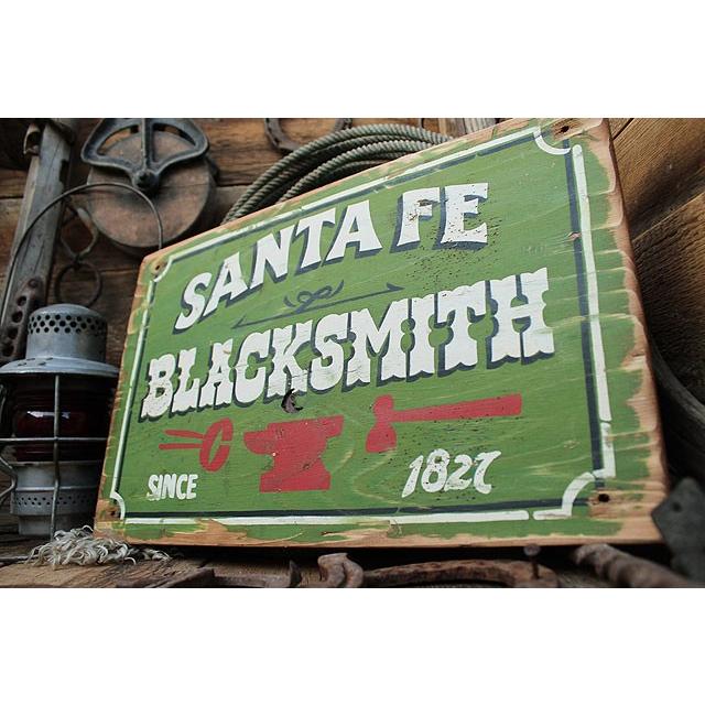 海外にある建設現場の建設中の表示が書かれた英語看板の写真素材77962712- PIXTA