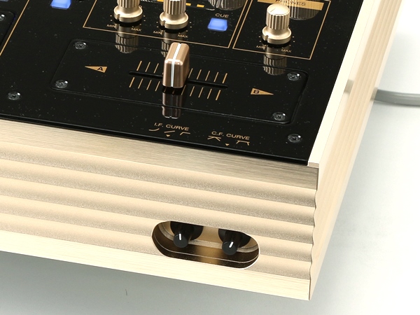 オーディオミキサー 70mm フェーダー ミキサー 4 チャンネル 7 バンド EQ 16 エフェクト ミキシング コンソール 個別 SM-66ポータブル 4チャンネルサウンドカードミキシングコンソールミキサー 16種類のエフェクト内蔵 USBオーディオインターフ